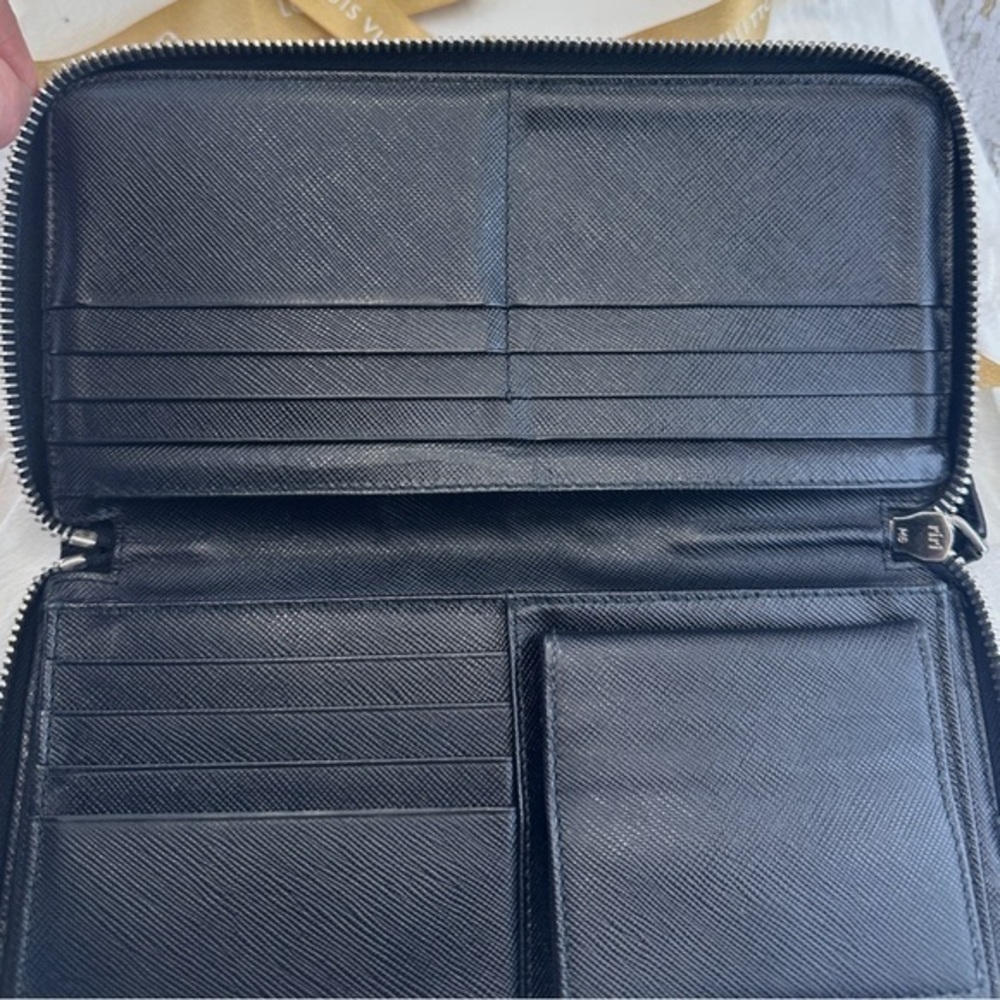 AUTHENTIC Prada wallet. Black. - Picture 11 of 13